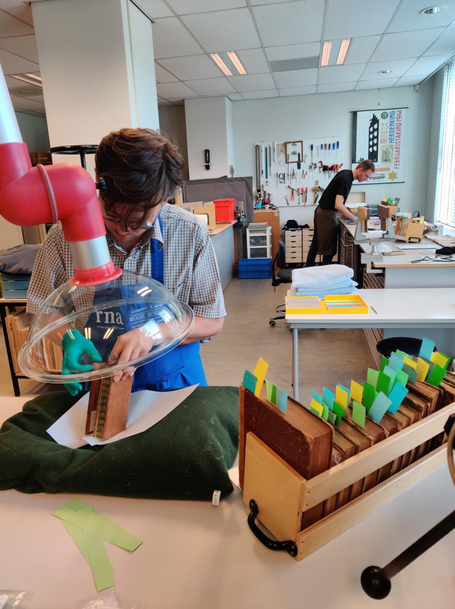 Werkzaamheden aan een boek